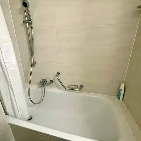 Meuble Proche De La Gare De 12 شقة *