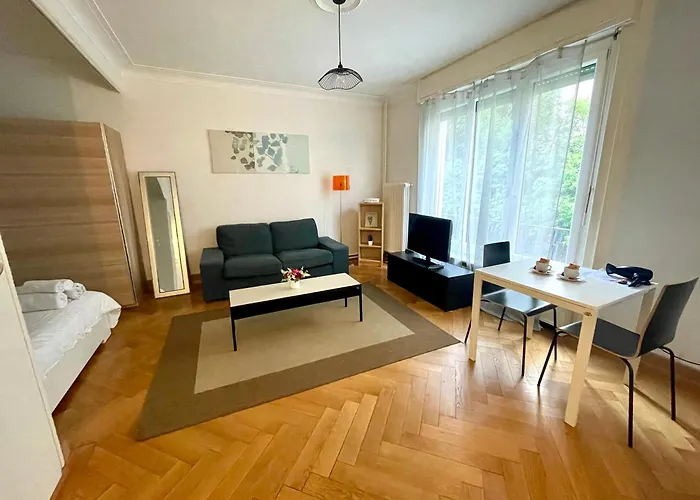 Appartement Meuble Proche De La Gare De 12 *