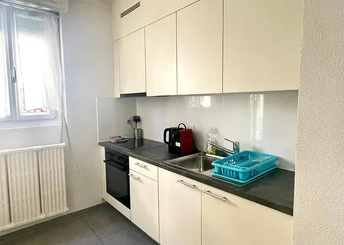 Meuble Proche De La Gare De 12 *