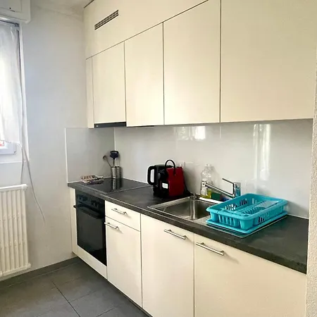 Meuble Proche De La Gare De 12 *