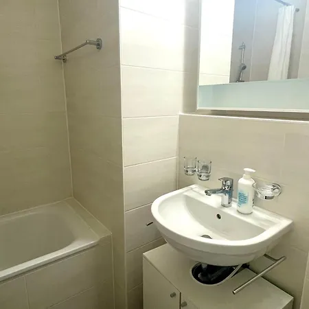 Lejlighed Meuble Proche De La Gare De 12